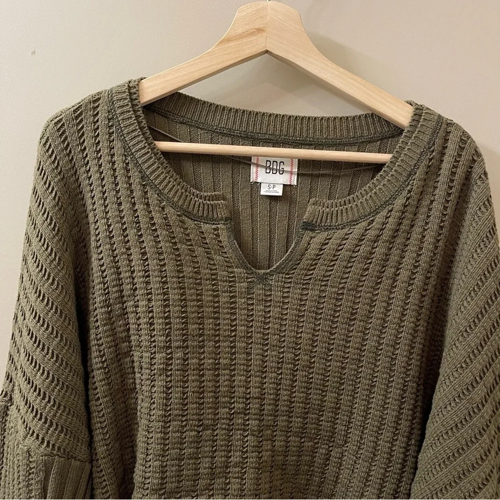 BDG Urban Outfitters Allie Notch Neck Pullover Sweater Olive green Size small